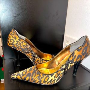 JRenee animal print 3inch heels. Minor scuffs inner heel but gently used.